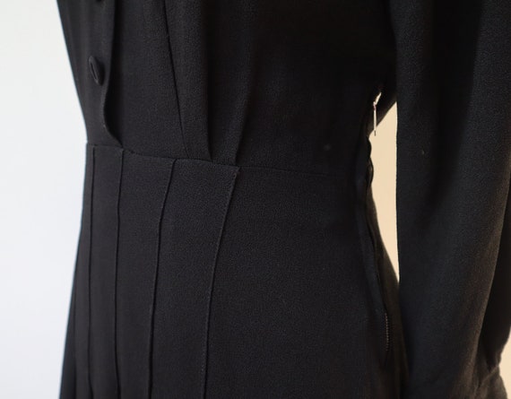 Classic Black 40s Crepe Vtg. Dress With Pleats //… - image 4