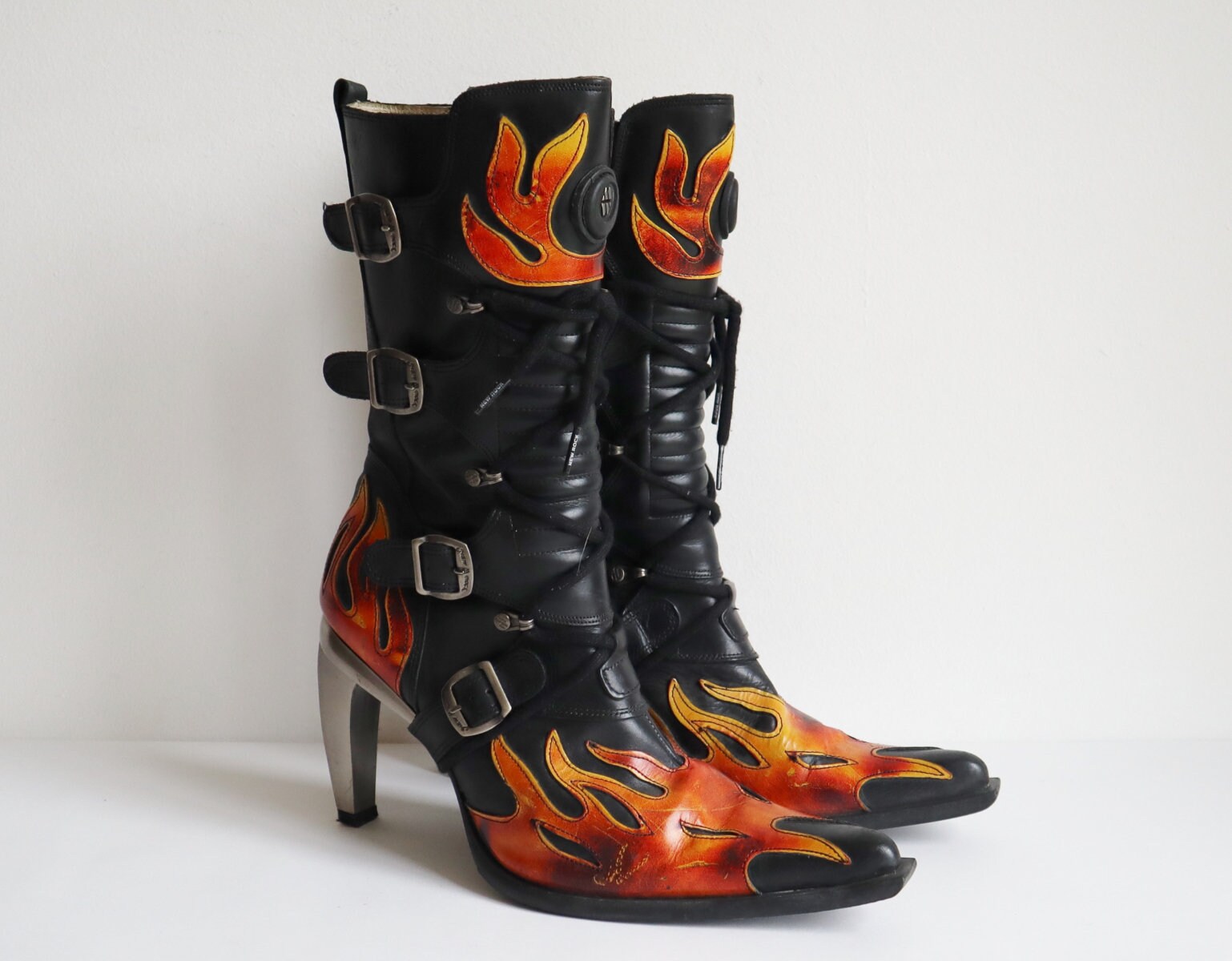 Black Pointed Vtg. Boots With Orange 