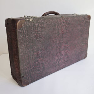 Stripa jaren 40/50 Vtg. Koffer // Namaak reptielpatroon in zwart/roze // Leren handvat