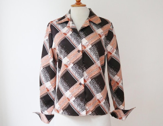70s Vtg. Lady Shirt With Cognac Brown - Brown - White - Beige Graphic Print // Refa Blouse With Long Cuffs // Big Collar // Size M