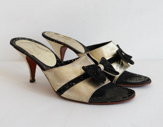 80s Vtg. Leather Gold Pumps With Black Bows & Glit