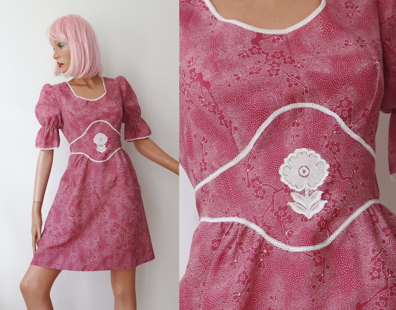 Cute Dusty Pink 70s Vintage Dress With Puff Sleeves White Lace Flower And Ribbon