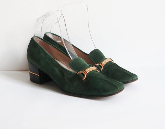 Gucci, RARE Vintage 1960s 1970s Gucci Suede Horsebit Loafers // Emerald Green Block Heel Pumps with Gold Chain Detail // Made in Italy // Size 38,5