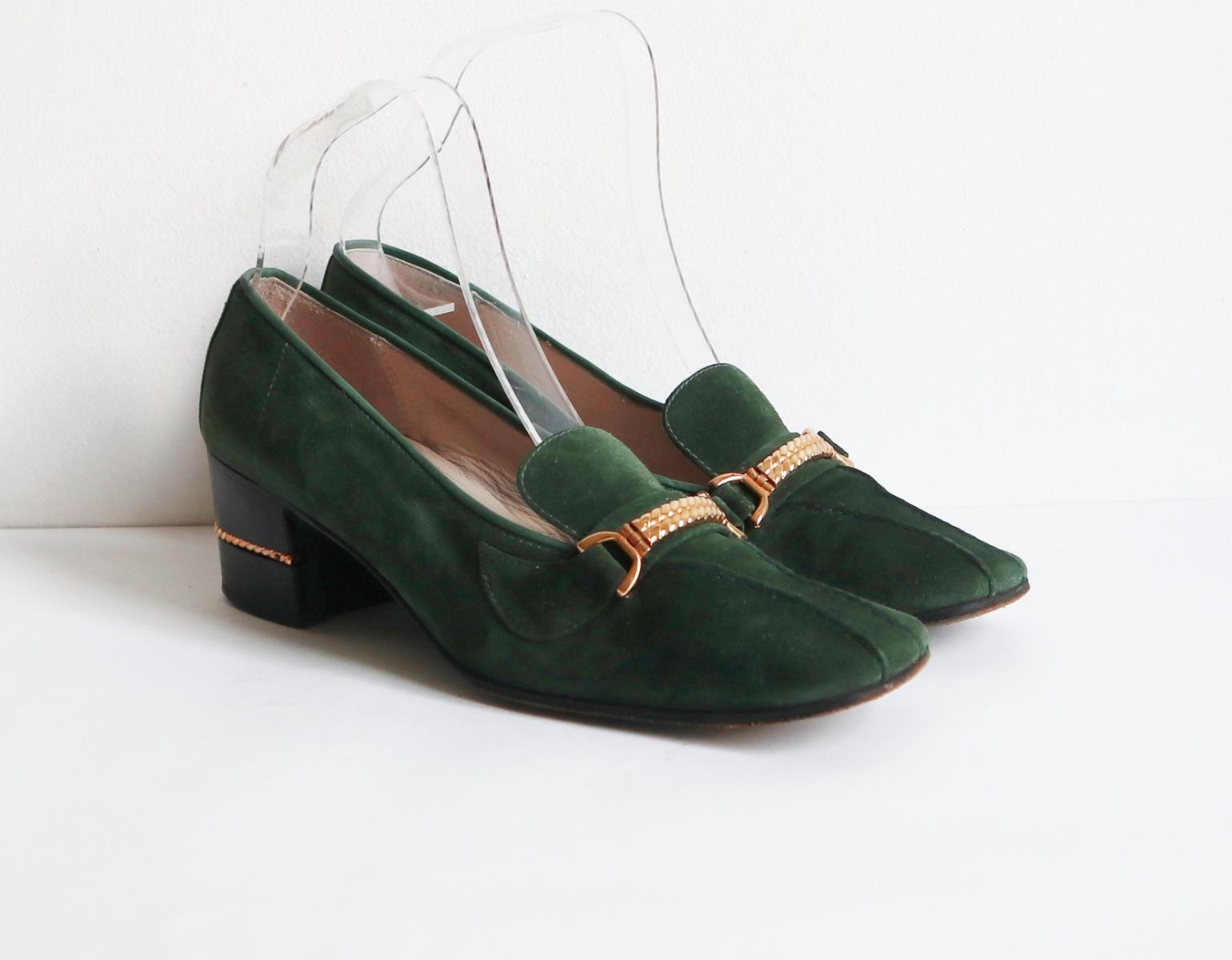Gucci, RARE Vintage 1960s 1970s Gucci Suede Horsebit Loafers // Emerald Green Block Heel Pumps with Gold Chain Detail // Made in Italy // Size 38,5