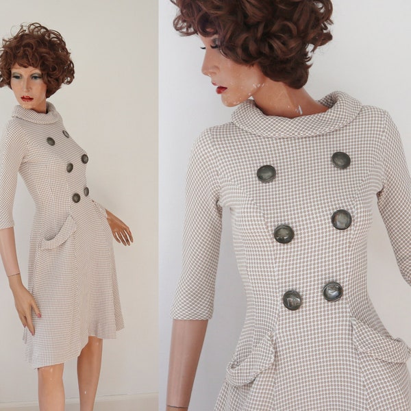 Cool Beige Blanc Années 50 Vtg. Robe // Dahlmodeller // Motif à carreaux/Grands boutons et poches // Taille XS