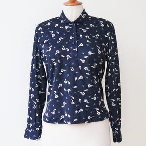 Blue Blouse With White/Light Blue Floral Print // Peter Pan Collar // Size M
