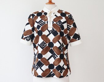 Ivory 70s Vtg. Top With Brown/Black Graphic Print // Lace Up Closure // Loose Fitted Top