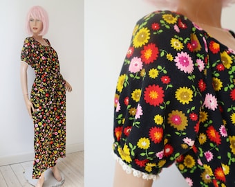 70s Maxi Dress With Flowers In Bright Colors