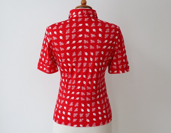 Red/White 70s Fitted Vintage Blouse With Leaf Pri… - image 4