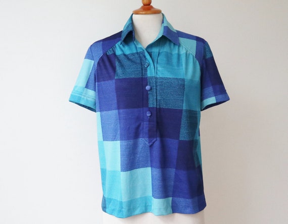 Blue/Mint Green 80s Vtg. Ladies Shirt With Graphi… - image 2