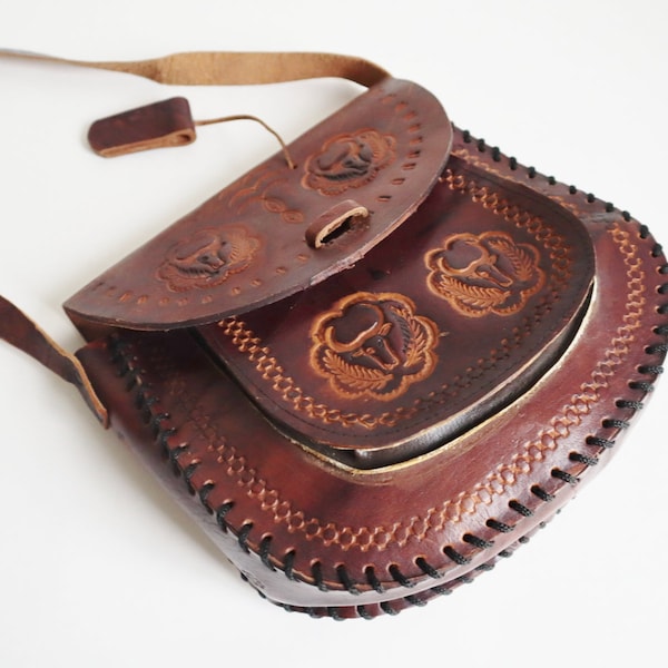 Tooled 70s Vintage Brown Leather Bag // Shoulder Bag With Animal Heads