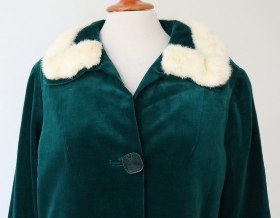 Green 60s Vtg. Velvet Coat With Ivory Ermelin Fur… - image 5