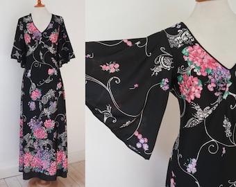 Black 70s Vtg. Maxi Dress With Pink/Purple/White/Green Print // Wide Sleeves // Size M