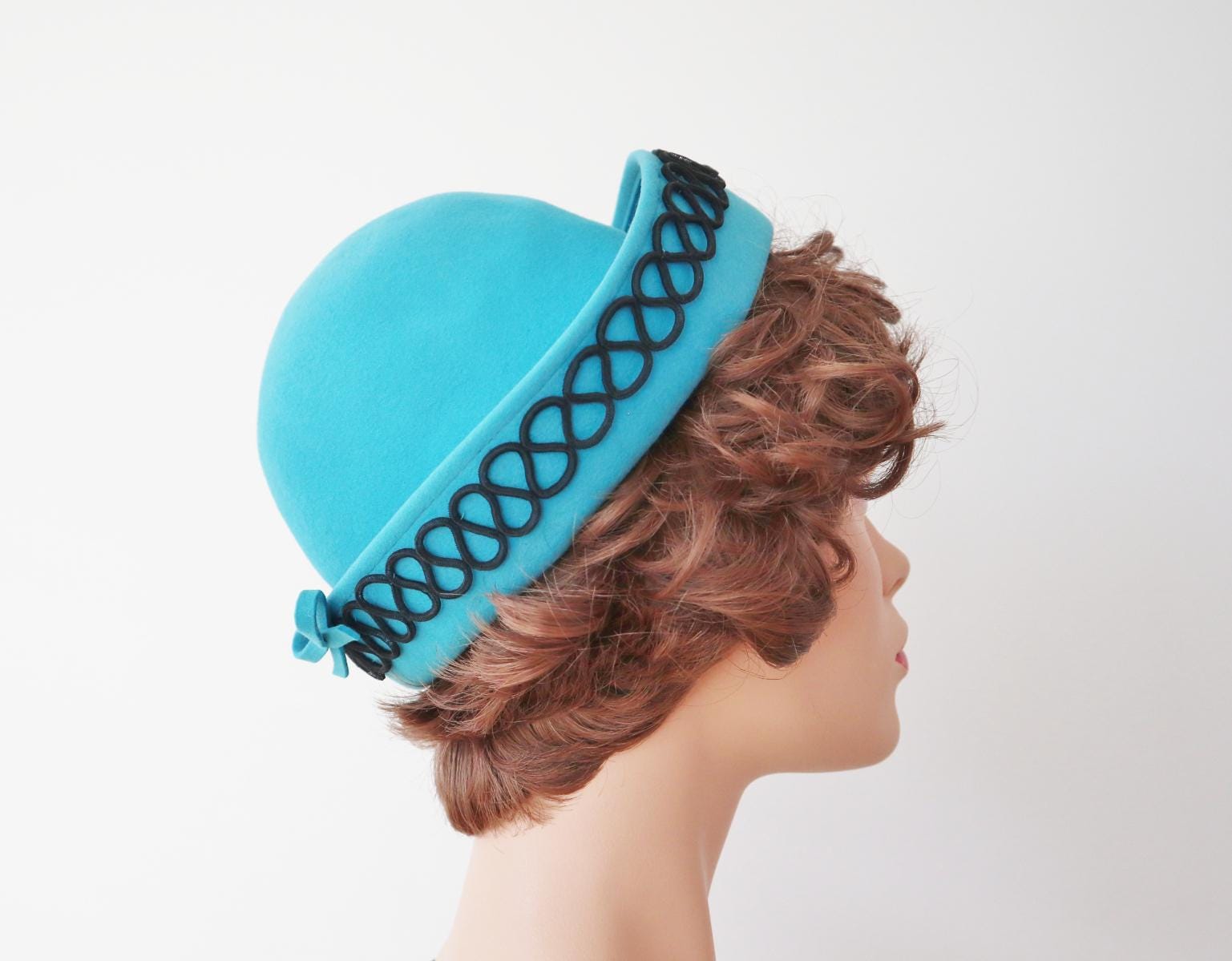 Vintage hat w/ royal blue/turquoise feathers & netting 1960s Turquoise and Green Feather and Netting Hat - Etsy main image 3