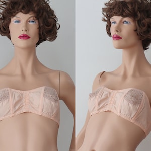 Delicate Pink 50s Strapless Bra With Beige Lace Inserts // Hook Closure // Size S/M