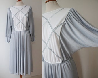 Gray/White 80s Dress With Batwings