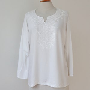 White Vintage Blouse With Embroidery // Size M