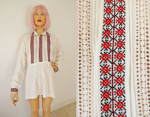 Ivory 30s Vtg. Blouse With Red Embroidery & Lace R