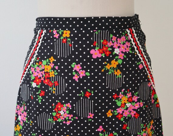 Black 70s Vtg. Maxi Skirt With Bright Colored Flo… - image 5