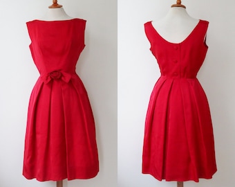 Lovely Red 60s Vtg. Dress With Buttoned Back & Front Rose // Modelia // Pleated Dress // Attached Petticoat // Size XS/S // Made In Finland