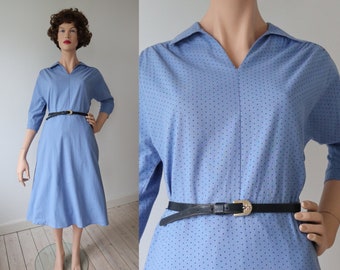 Belle robe vintage bleu clair des années 60 / / Coton à pois bleu foncé / / Taille UK 10