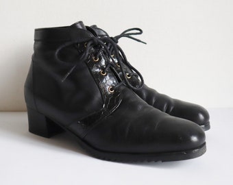 Black 80s Leather Vtg. Lace Up Ankle Boots With Faux Reptile Inserts // Lined // Size 41
