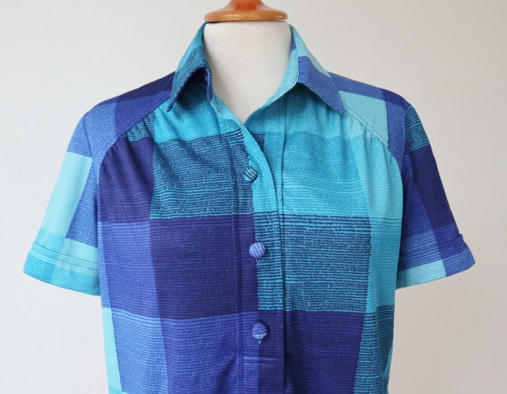 Blue/Mint Green 80s Vtg. Ladies Shirt With Graphi… - image 5