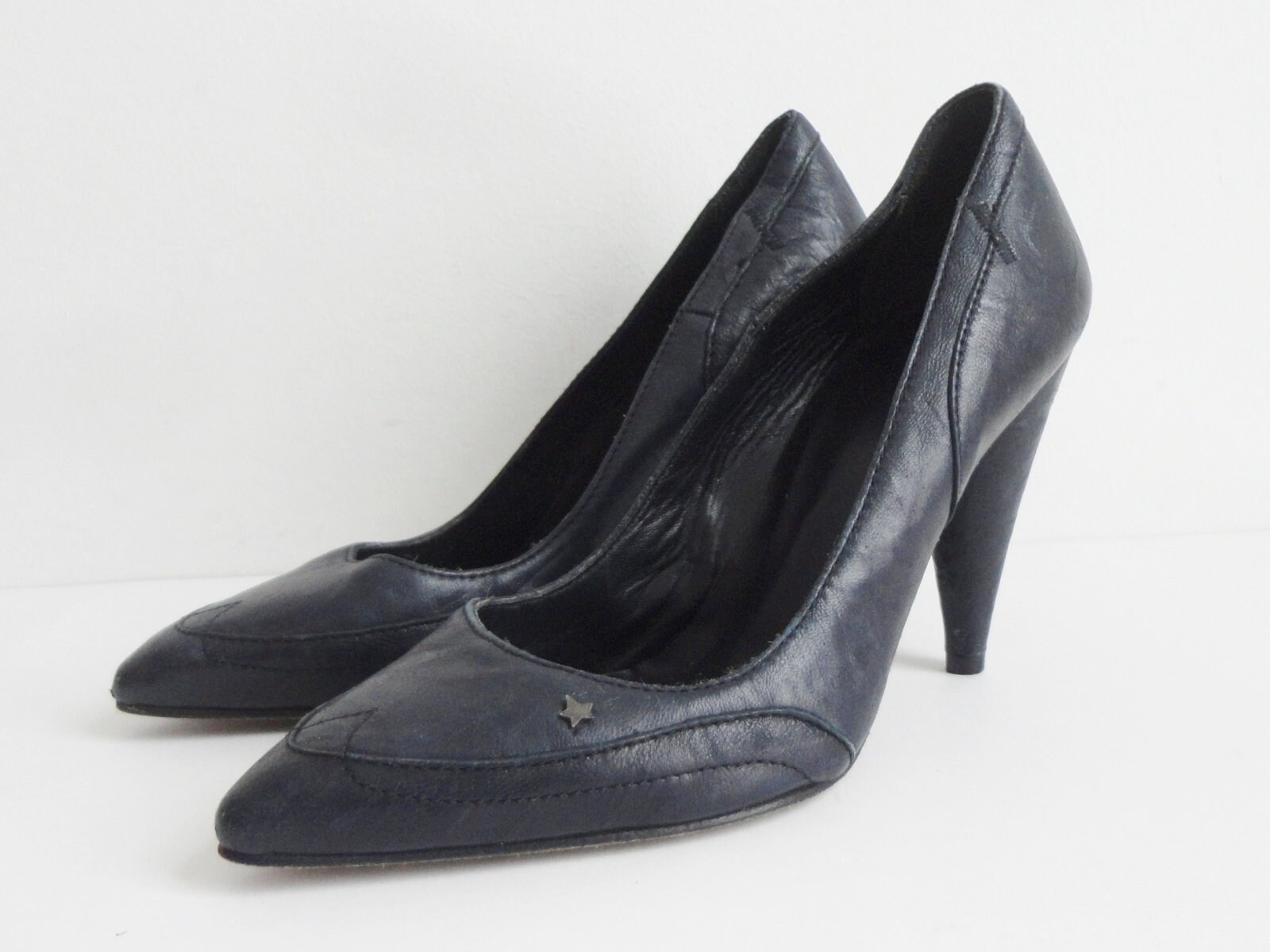 Dark Blue Levis Leather Pumps With 