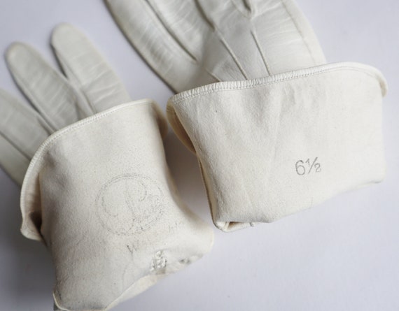Cream Colored  50s Vintage Leather Gloves With Bo… - image 6