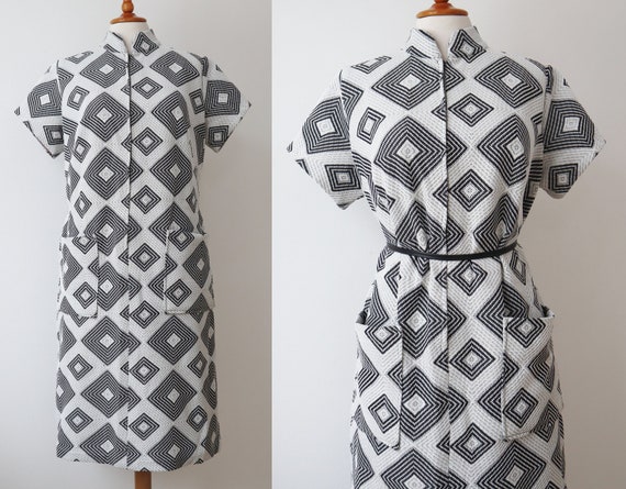 Graphic Printed 70s Vtg. Dress // Front Zipper //… - image 5