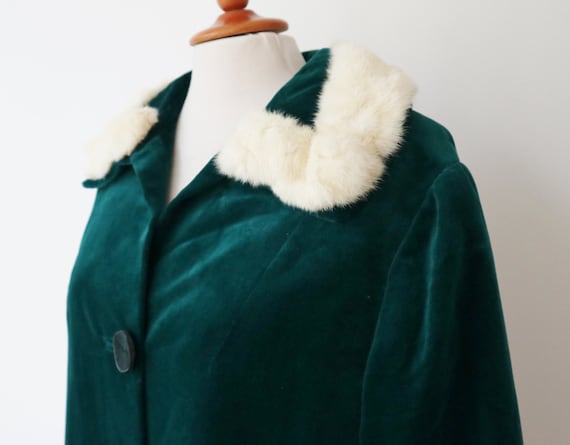 Green 60s Vtg. Velvet Coat With Ivory Ermelin Fur… - image 6