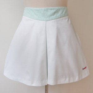 White High Waisted Vintage Tennis Skirt With Green Stripes // Active // Size M