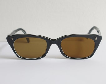 Gray 50s Sunglasses With White Lines // BöLagune
