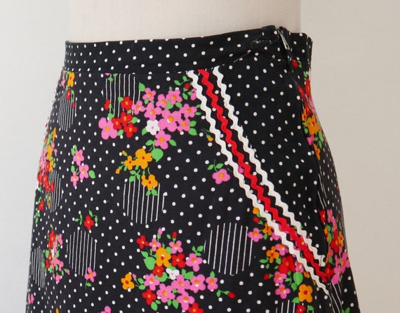 Black 70s Vtg. Maxi Skirt With Bright Colored Flo… - image 6