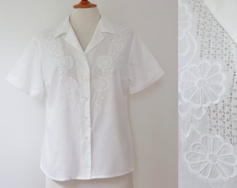 Beautiful White 60s Blouse // Hollow Pattern & Embroidered Flowers // Cotton // Size M/L