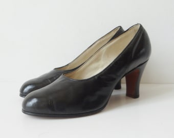 De schattigste vintage zwarte leren pumps uit de jaren 50 // Magasin // Maat 37