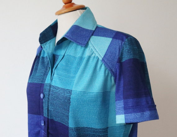 Blue/Mint Green 80s Vtg. Ladies Shirt With Graphi… - image 6