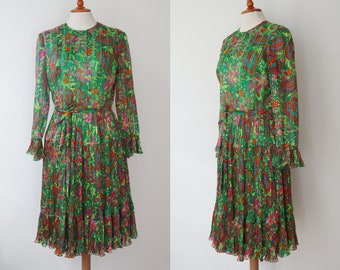 Very Beautiful 70s Green Semi Sheer 70s Dress With Bright Colored Print // Lürman Modell // Pleated Dress // Size S/M