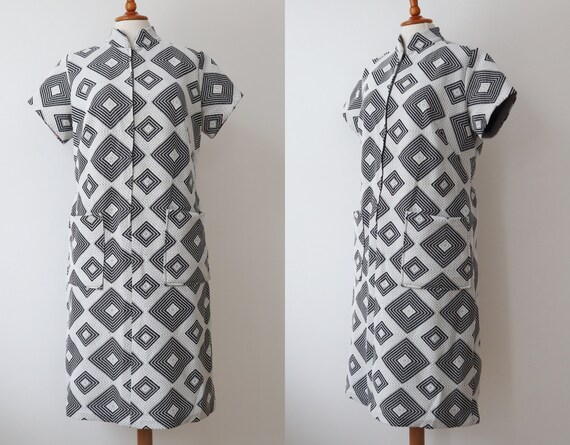 Graphic Printed 70s Vtg. Dress // Front Zipper //… - image 3