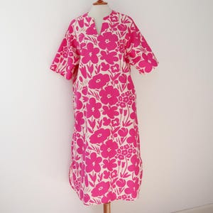 White Marimekko Dress With Pink Flowers // 100% Cotton // Loose Fitted Dress // Size S