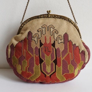 Sand Colored 30s Vtg. Hand Bag With Graphic Pattern Plum Beige Black // Lovely Golden Closure/Chain // Hand Made