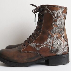 Brown Leather Vtg. Lace Up Ankle Boots With Rivets/Gray Embroidery // Size 37