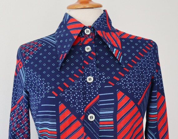 Blue 70s Fitted Vtg. Ladies Shirt // Printed Shir… - image 3