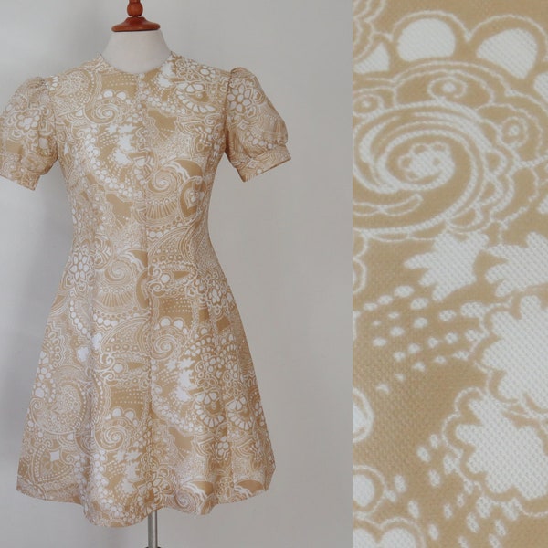 Beige White  60s Vtg. Mini Dress With Puff Sleeves // Mobett // Made In Denmark