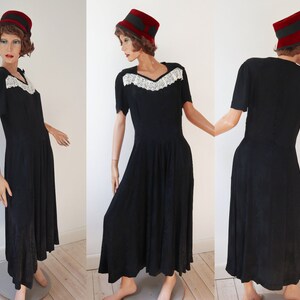 Black 40s Vintage Maxi Dress With White Lace Bows // Buttoned Back // Vibrant Leaf Pattern image 3