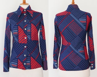 Blue 70s Fitted Vtg. Ladies Shirt // Printed Shirt With Graphic Print In Red & Light Blue // Edwards // Big Collar // Cotton