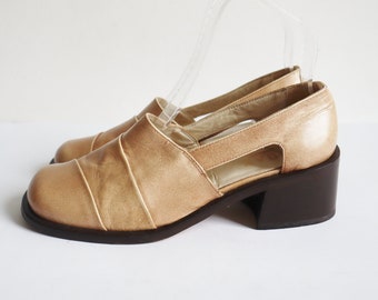 Beige Leather Shoes With Cut Out Sides // Sagan By Kummi // Chunky Heel // Size 35