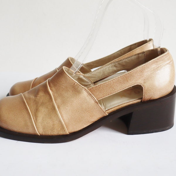Beige Leather Shoes With Cut Out Sides // Sagan By Kummi // Chunky Heel // Size 35