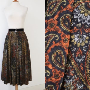 Bavarian Vtg. Skirt In Beautiful Colors // Attached Velvet Belt  // Alphorn // Size 42 // High Waisted Skirt // Paisley Print Silver Buckle