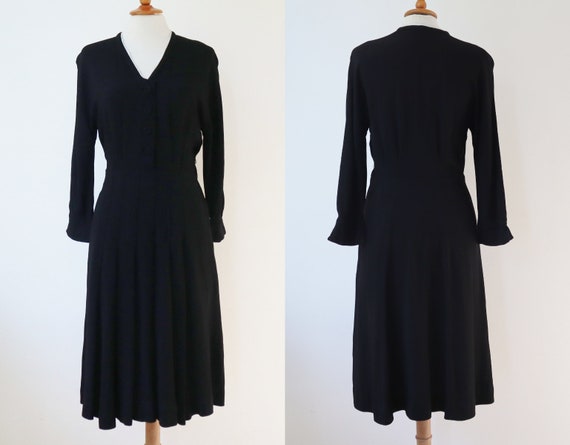 Classic Black 40s Crepe Vtg. Dress With Pleats //… - image 2